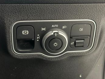 Mercedes-Benz GLB 1.3 GLB200 AMG Line 7G-DCT Euro 6 (s/s) 5dr