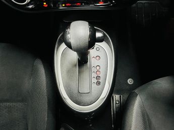 Nissan Juke 1.6 N-Connecta XTRON Euro 6 5dr