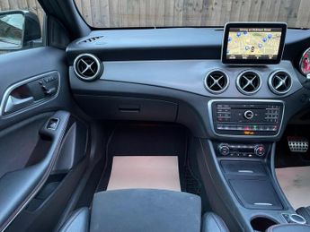 Mercedes-Benz GLA 2.1 GLA220d AMG Line (Premium Plus) 7G-DCT 4MATIC Euro 6 (s/s) 5