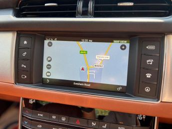 JAGUAR XF 2.0i Portfolio Saloon 4dr Petrol Auto Euro 6 (s/s) (200 ps)