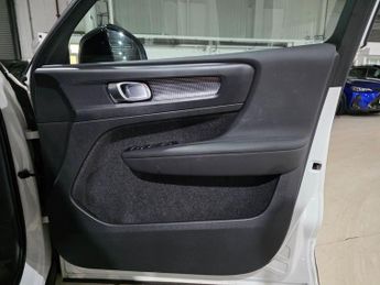 Volvo XC40 1.5h T5 Twin Engine Recharge 10.7kWh R-Design Auto Euro 6 (s/s) 