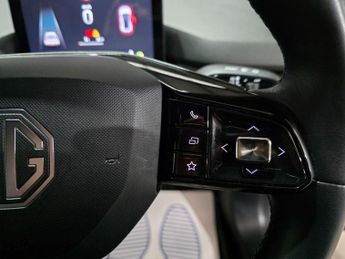 MG MG4 64kWh SE Long Range Auto 5dr