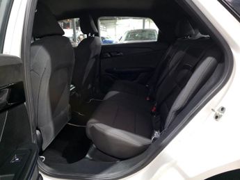 MG MG4 64kWh SE Long Range Auto 5dr