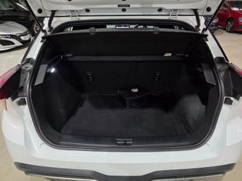 MG MG4 64kWh SE Long Range Auto 5dr