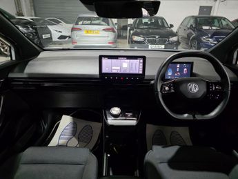MG MG4 64kWh SE Long Range Auto 5dr