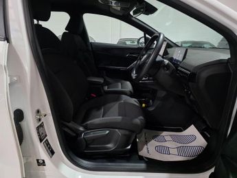 MG MG4 64kWh SE Long Range Auto 5dr