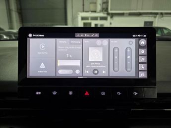 MG MG4 64kWh SE Long Range Auto 5dr