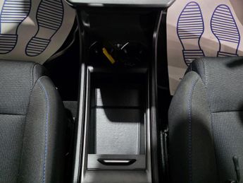 MG MG4 64kWh SE Long Range Auto 5dr