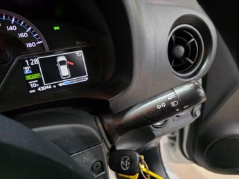 Toyota Yaris 1.5 VVT-h Icon Hatchback 5dr Petrol Hybrid E-CVT Euro 6 (s/s) (1