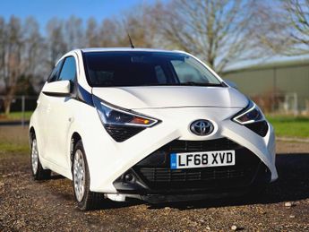 Toyota AYGO 1.0 VVT-i x-play x-shift Euro 6 5dr