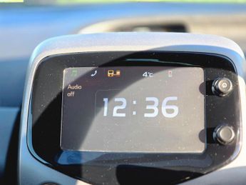 Toyota AYGO 1.0 VVT-i x-play x-shift Euro 6 5dr