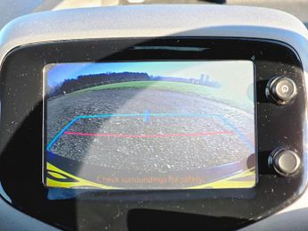 Toyota AYGO 1.0 VVT-i x-play x-shift Euro 6 5dr