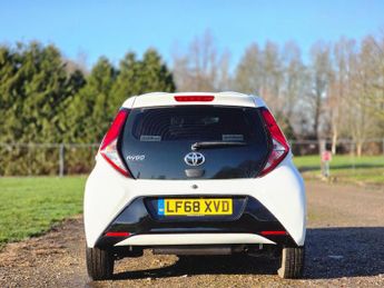 Toyota AYGO 1.0 VVT-i x-play x-shift Euro 6 5dr