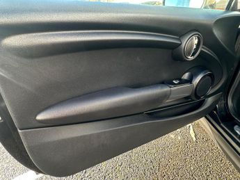 MINI Hatch 1.5 Cooper Auto Euro 6 (s/s) 3dr