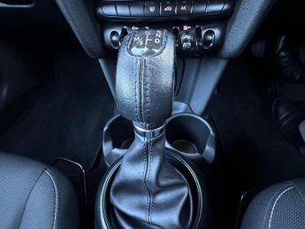 MINI Hatch 1.5 Cooper Auto Euro 6 (s/s) 3dr