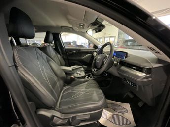 Ford Mustang Mach-E SEL STD RNG RWD