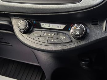 Toyota Yaris 1.5 VVT-h T4 CVT Euro 5 5dr