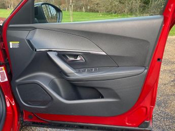 Peugeot E-2008 50kWh Allure Auto 5dr (7kW Charger)