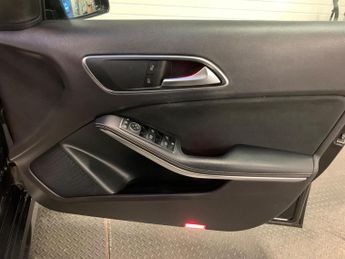 Mercedes-Benz A Class 2.1 A200d WhiteArt 7G-DCT Euro 6 (s/s) 5dr