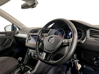 Volkswagen Tiguan 2.0 TDI SE Navigation SUV 5dr Diesel Manual 4Motion Euro 6 (s/s)