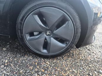 Tesla Model 3 Standard Range Plus Auto RWD 4dr