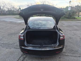 Tesla Model 3 Standard Range Plus Auto RWD 4dr