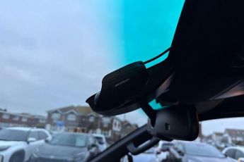 Toyota Hilux 2.8 D-4D-h Invincible X Auto 4WD Euro 6 4dr