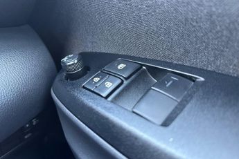 Toyota Yaris 1.5 VVT-h Icon Hatchback 5dr Petrol Hybrid E-CVT Euro 6 (s/s) (1