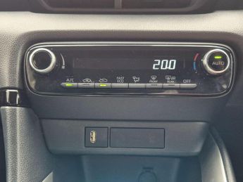 Toyota Yaris 1.5 VVT-h Icon E-CVT Euro 6 (s/s) 5dr