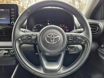 Toyota Yaris 1.5 VVT-h Icon E-CVT Euro 6 (s/s) 5dr