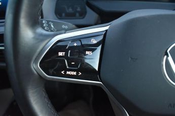 Volkswagen ID.3 Pro Performance 58kWh Life Auto 5dr