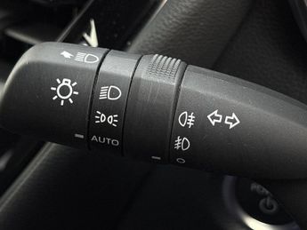 Toyota Corolla 1.8 VVT-h Design Hatchback 5dr Petrol Hybrid CVT Euro 6 (s/s) (1