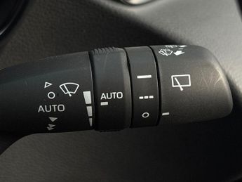 Toyota Corolla 1.8 VVT-h Design Hatchback 5dr Petrol Hybrid CVT Euro 6 (s/s) (1