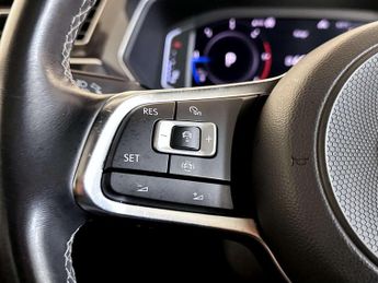 Volkswagen Tiguan 2.0 BiTDI R-Line Tech SUV 5dr Diesel DSG 4Motion Euro 6 (s/s) (2