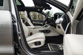 Jaguar F-PACE 5.0 P550 V8 SVR Quickshift AWD Euro 6 (s/s) 5dr