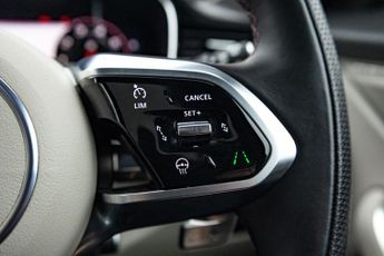 Jaguar F-PACE 5.0 P550 V8 SVR Quickshift AWD Euro 6 (s/s) 5dr