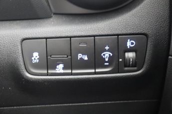 Hyundai KONA 64kWh Premium Auto 5dr (10.5kW Charger)