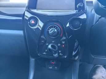 Toyota AYGO 1.0 VVT-i x-pression x-wave x-shift Euro 5 5dr Euro 5