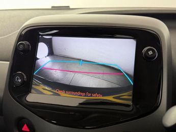 Toyota AYGO 1.0 VVT-i x-trend Funroof x-shift Euro 6 5dr