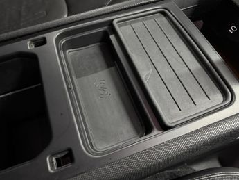 Land Rover Defender 110 3.0 D300 MHEV X-Dynamic HSE Auto 4WD Euro 6 (s/s) 5dr