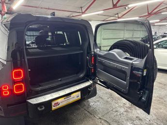 Land Rover Defender 110 3.0 D300 MHEV X-Dynamic HSE Auto 4WD Euro 6 (s/s) 5dr