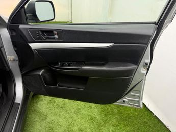 Subaru Outback 2.5i SE Lineartronic 4WD Euro 5 5dr (SNavPlus)