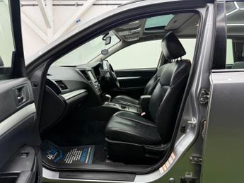 Subaru Outback 2.5i SE Lineartronic 4WD Euro 5 5dr (SNavPlus)