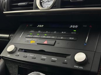 Lexus RC 2.5 300h F Sport Black Edition E-CVT Euro 6 (s/s) 2dr