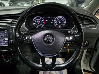Volkswagen Tiguan 2.0 TSI BlueMotion Tech SEL DSG 4Motion Euro 6 (s/s) 5dr