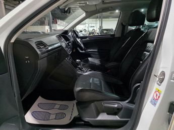 Volkswagen Tiguan 2.0 TSI BlueMotion Tech SEL DSG 4Motion Euro 6 (s/s) 5dr