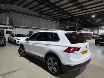 Volkswagen Tiguan 2.0 TSI BlueMotion Tech SEL DSG 4Motion Euro 6 (s/s) 5dr
