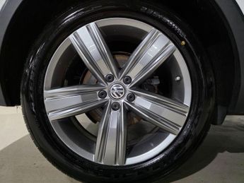 Volkswagen Tiguan 2.0 TSI BlueMotion Tech SEL DSG 4Motion Euro 6 (s/s) 5dr