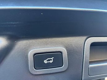 Land Rover Range Rover Velar 2.0 D180 R-Dynamic SE Auto 4WD Euro 6 (s/s) 5dr