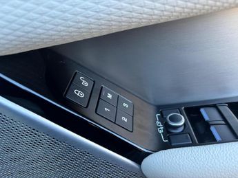 Land Rover Range Rover Velar 2.0 D180 R-Dynamic SE Auto 4WD Euro 6 (s/s) 5dr